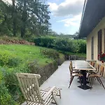 Gezellige Met Houtkachel, Sauna En Zonnige Tuin 度假居