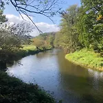 Gezellige Met Houtkachel, Sauna En Zonnige Tuin