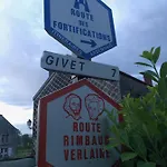 Gezellige Met Houtkachel, Sauna En Zonnige Tuin 度假居