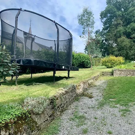 Gezellige Met Open Haard En Zonnige Tuin. Doische