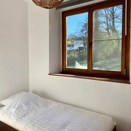 Дом отдыха Gezellige Met Open Haard En Zonnige Tuin. Doische