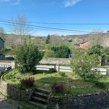 Gezellige Met Open Haard En Zonnige Tuin. Doische