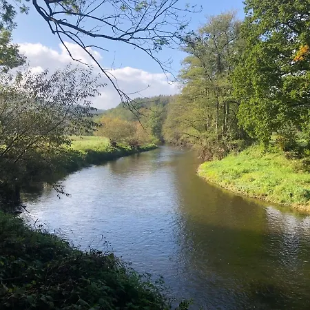 Gezellige Met Open Haard En Zonnige Tuin.