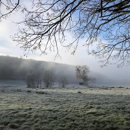 Gezellige Met Open Haard En Zonnige Tuin. *