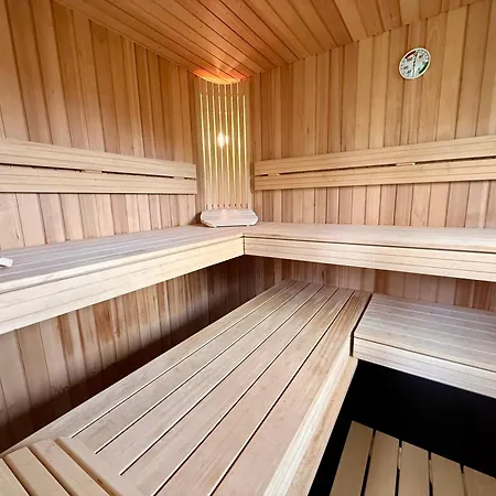 Gezellige Met Houtkachel, Sauna En Zonnige Tuin 度假居