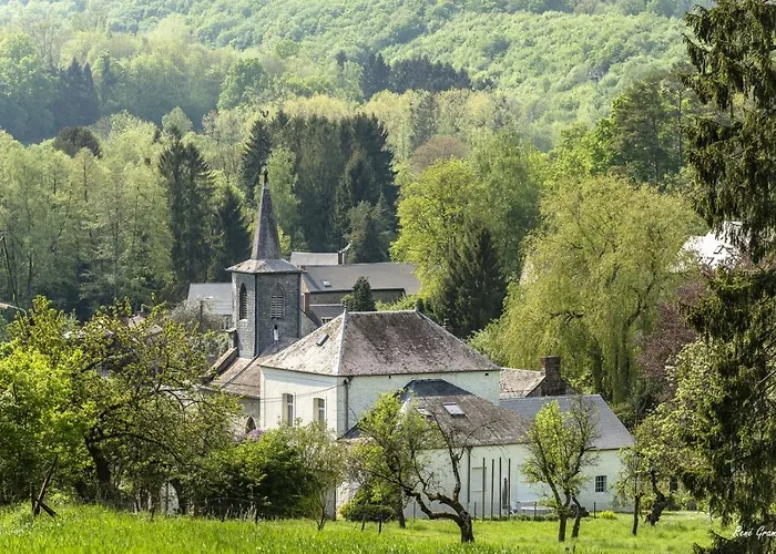 Holiday home Gezellige Villa Met Houtkachel, Sauna En Zonnige Tuin